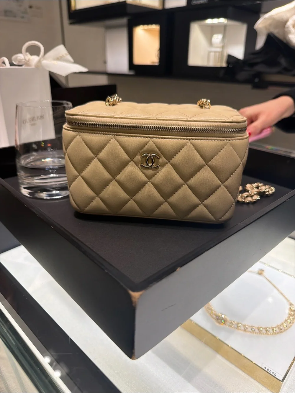 *BRAND NEW* CHANEL Lambskin Quilted Pearl Crush Small Vanity Case w/ Chain Beige